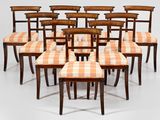 lot de huit chaises de salle à manger avec assises rembourrées à motif damier