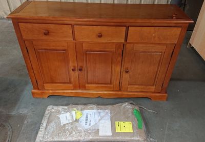 Buffet 3 portes et 3 tiroirs , dimensions: 146,5x42,5x90cm (…