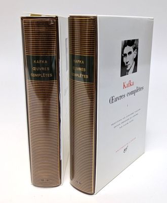 deux livres placés l'un à côté de l'autre