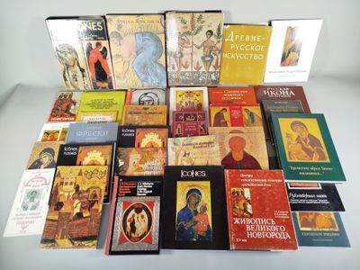 un grand nombre de livres posés sur une table