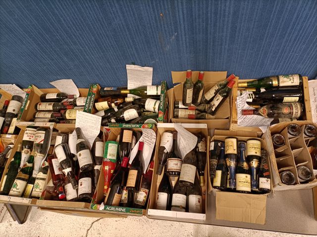 Important lot de vin rouge, blanc et rosé, 75 et 37,5 cl. Environ