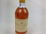 la bouteille est vide et prête à être remplie de vin