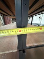 Plusieurs étagères intérieures en bois et acier. (photo 2)