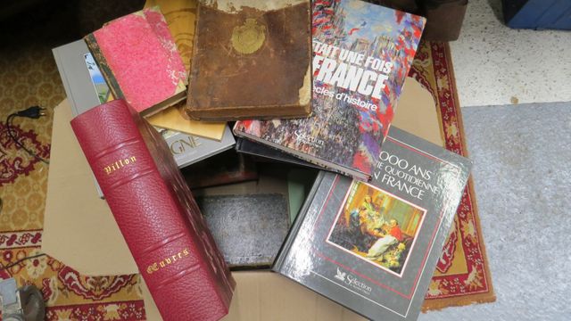 Lot de livres dont œuvre de Villon, livre de Montesquieu, et dive...