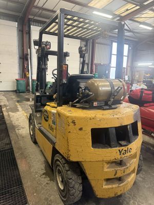 Chariot élévateur à gaz YALE, modèle GLP25RF - Photo 1