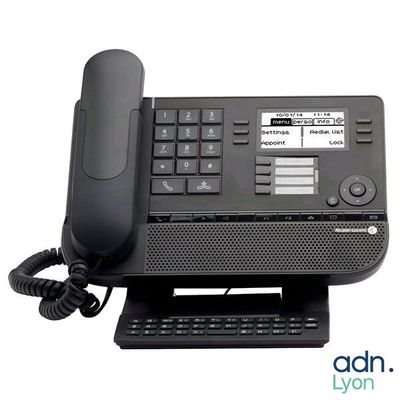 un téléphone posé sur un bureau