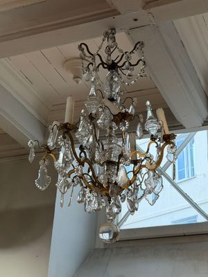 a chandelier hanging from the ceiling in a room