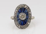 une bague ancienne sertie de saphir et de diamants
