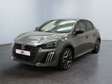 Une voiture grise est garée dans une pièce au sol noir.