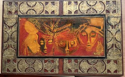 une image d'un tableau sur le mur d'une pièce