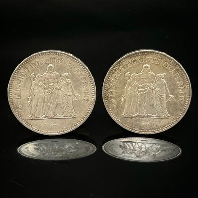 deux pièces d'argent, dont l'une est un souverain et l'autre un souverain