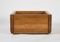 208 Jardinière en bois. (photo 2)