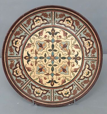 an image of a decorative plate with a circular design on it
