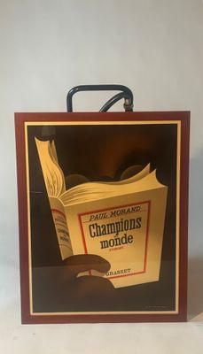 l'image d'une photo représentant une boîte contenant un livre