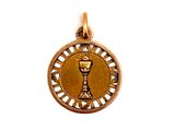 une image représentant une médaille d'or sur laquelle figure un calice