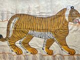 une peinture représentant un tigre sur le mur d'un immeuble