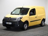 La camionnette jaune est garée dans une pièce blanche au sol carrelé.