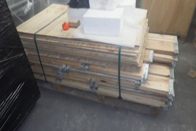 un tas de bois empilé les uns sur les autres