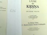 un gros plan sur un livre sur lequel est apposée une étiquette de prix