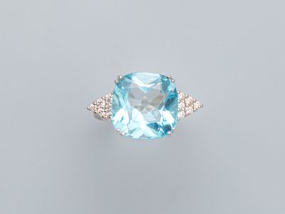 Bague en or gris 750°/°°(18K) , sertie d'une topaze bleue co… - Photo 1