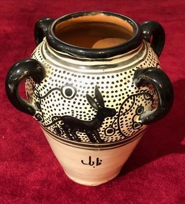 Vase à quatre anses, décor d'une frise d'ânes - Signé - H.