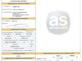 un gros plan d'un document sur lequel figure la photo d'une voiture