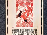une affiche annonçant l'exposition sur l'Art déco à Paris