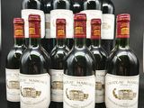 six bouteilles de vin rouge sont alignées