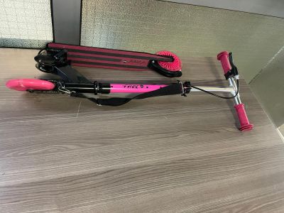 231 / Trottinette pliable 145 mm avec frein et sangle d…