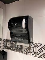 LOT COMPRENANT : - un distributeur à feuilles de papier toil… (photo 3)