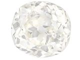 un gros plan d'un diamant blanc sur fond blanc