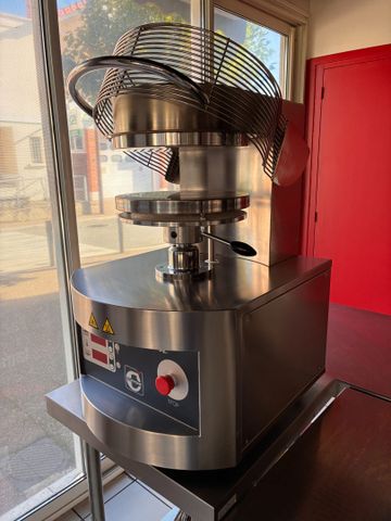 Formeuse à pizza à disques chauffant CUPPONE PZF/30DS de 2017, av...
