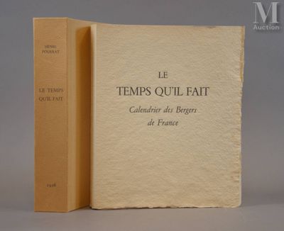 deux livres posés l'un à côté de l'autre sur une table