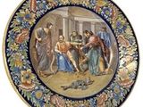 une image représentant une assiette sur laquelle est peinte une scène représentant un groupe de personnes