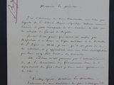 une vieille lettre manuscrite, avec une bordure noire sur fond noir
