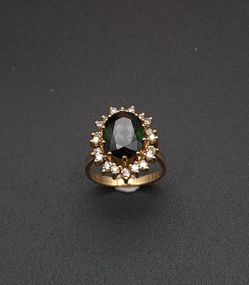 Bague marguerite en or jaune 18K ( (750‰) ornée d'une tourma…