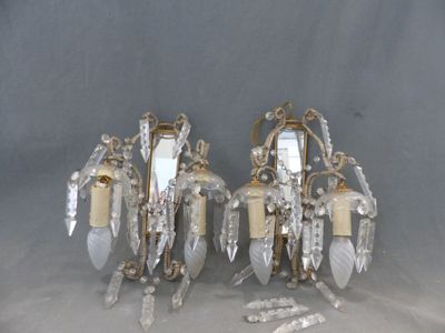 paire d'appliques murales anciennes ornées de cristaux et de bougies