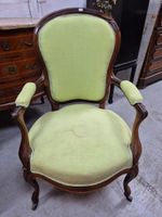 Fauteuil Voltaire garni de tissu vert (photo 2)