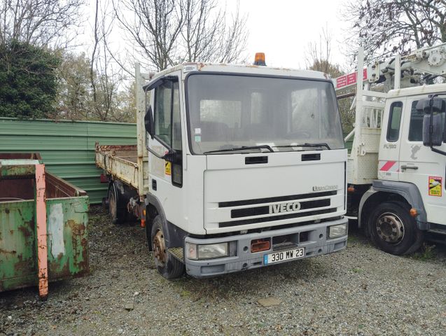 Véhicule poids lourd IVECO benne 10 tonnes immatriculé 330 MW 23,...