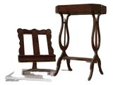 une petite table en bois avec un miroir et une chaise