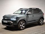 Le SUV gris est garé dans un garage dont le sol est en damier.