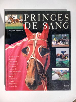 Le livre de Prince « De Sange » posé sur une table, avec un cheval en arrière-plan