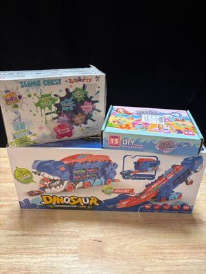 Un lot de trois jeux pour enfants - neuf