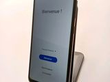 samsung galaxy s9e with a blue button on the screen
