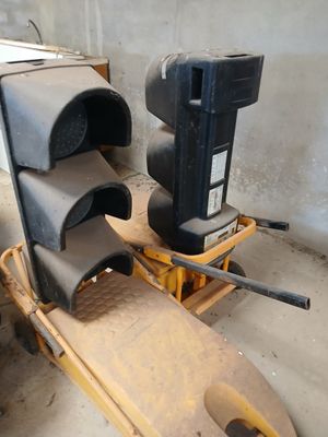 tout un tas d'outils posés sur une table