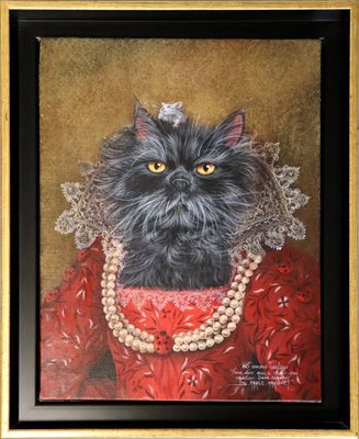 tableau représentant un chat noir vêtu d'une robe rouge et de perles
