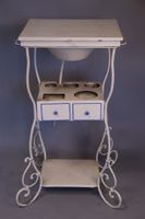 Meuble de toilette en métal laqué blanc,ouvrant à un abattan…
