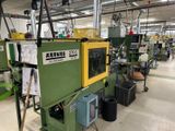 une machine placée au milieu d'une pièce
