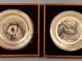 deux assiettes avec l'image d'un homme et d'une femme