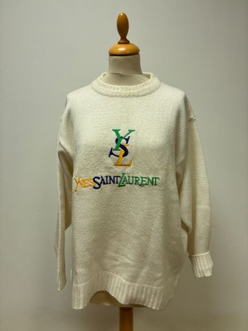 Yves SAINT LAURENT – Pull en laine blanche, Sigle et marque brodé...